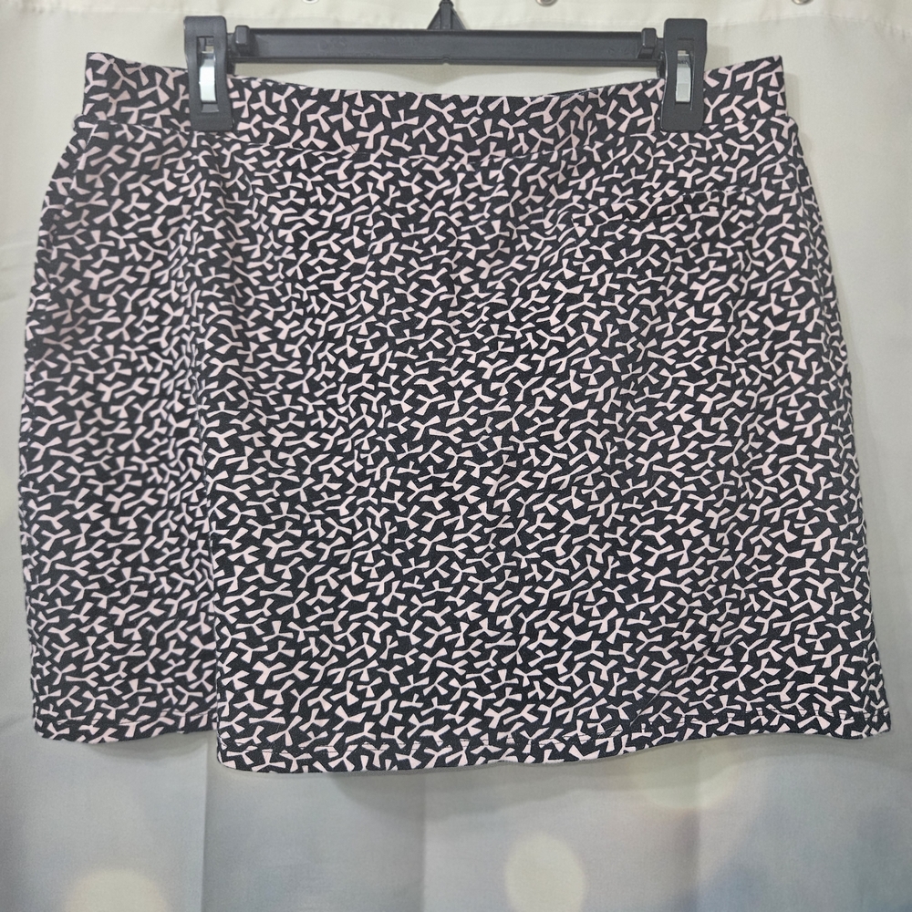 Jones New York Skort in Black and Blush Like New